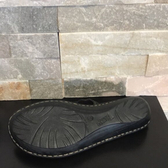 TSONGA Isamba Leather Sandals - Picture 6 of 6